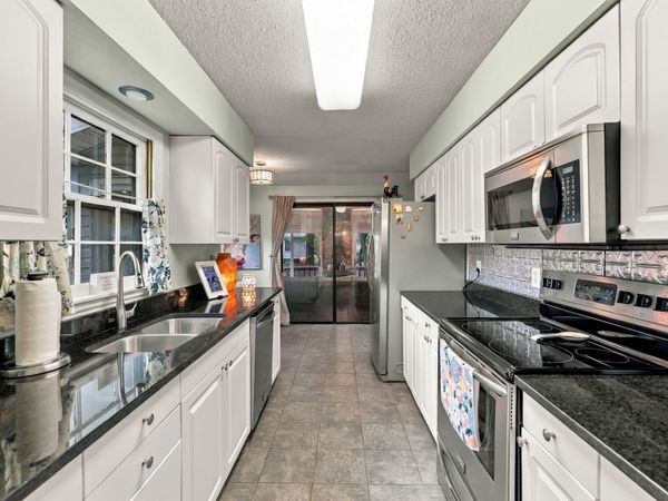 8512 Horton Avenue, Urbandale, IA 50322