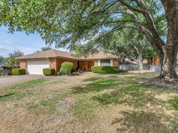 221 Meadowhill Drive , Benbrook, TX 76126