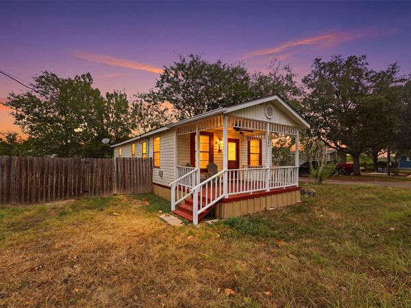 1904 Dreyer LN, Gonzales, TX 78629