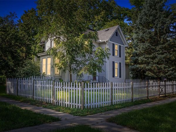 402 3rd Street NW, Mt Vernon, IA 52314
