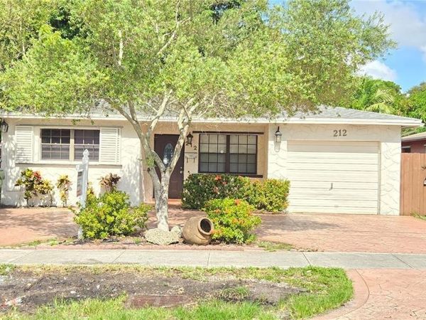 212 SW 2nd Ave , Hallandale Beach, FL 33009