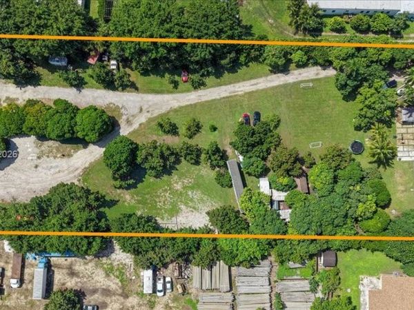 18490 SW 216th St , Miami, FL 33170