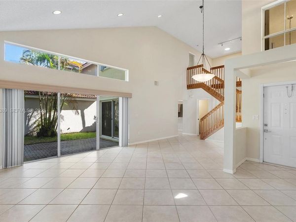 1960 Sweetbay Way , Hollywood, FL 33019