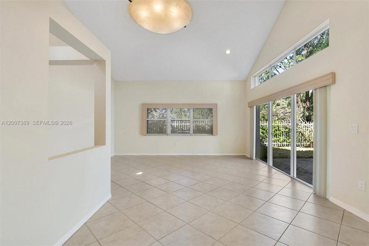 1960 Sweetbay Way, Hollywood, FL 33019 Photo