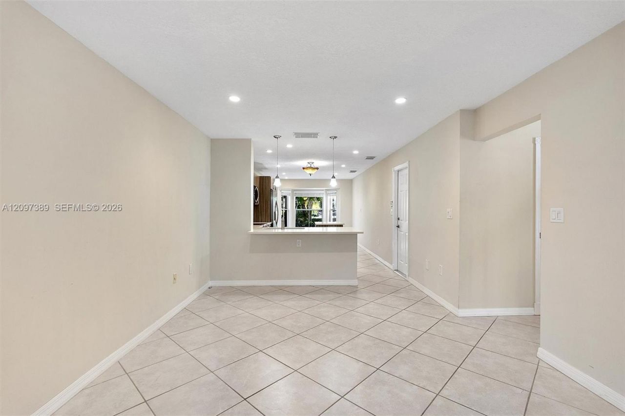 1960 Sweetbay Way, Hollywood, FL 33019 Photo