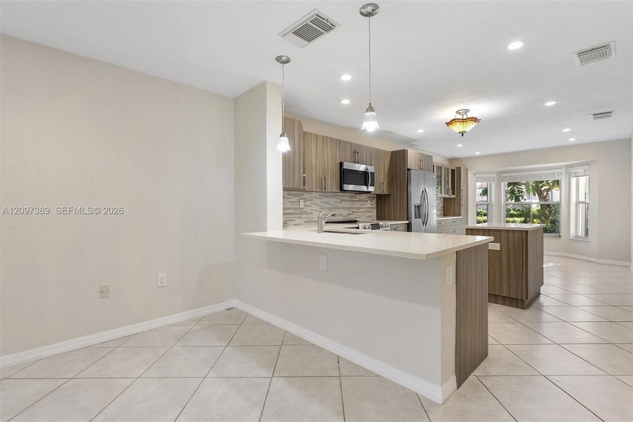 1960 Sweetbay Way, Hollywood, FL 33019 Photo