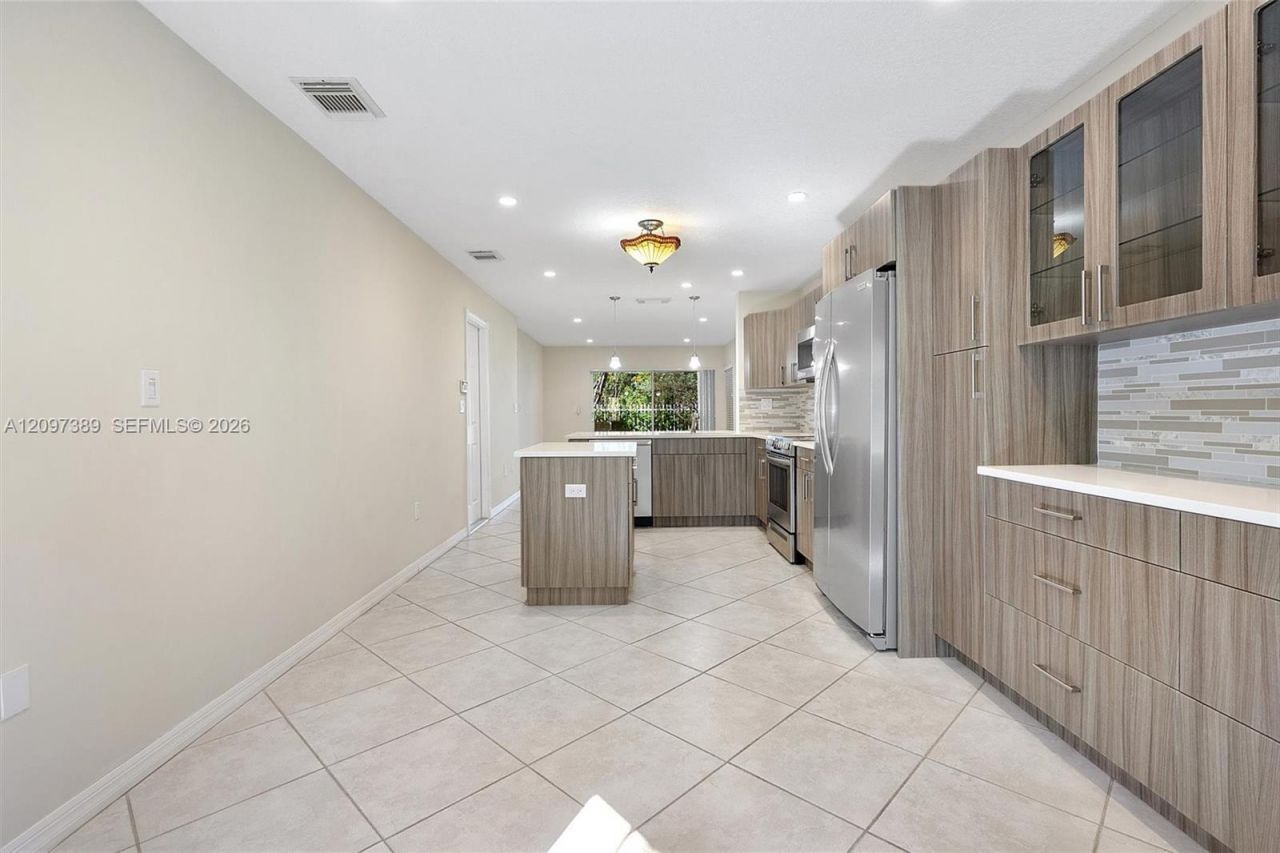 1960 Sweetbay Way, Hollywood, FL 33019 Photo
