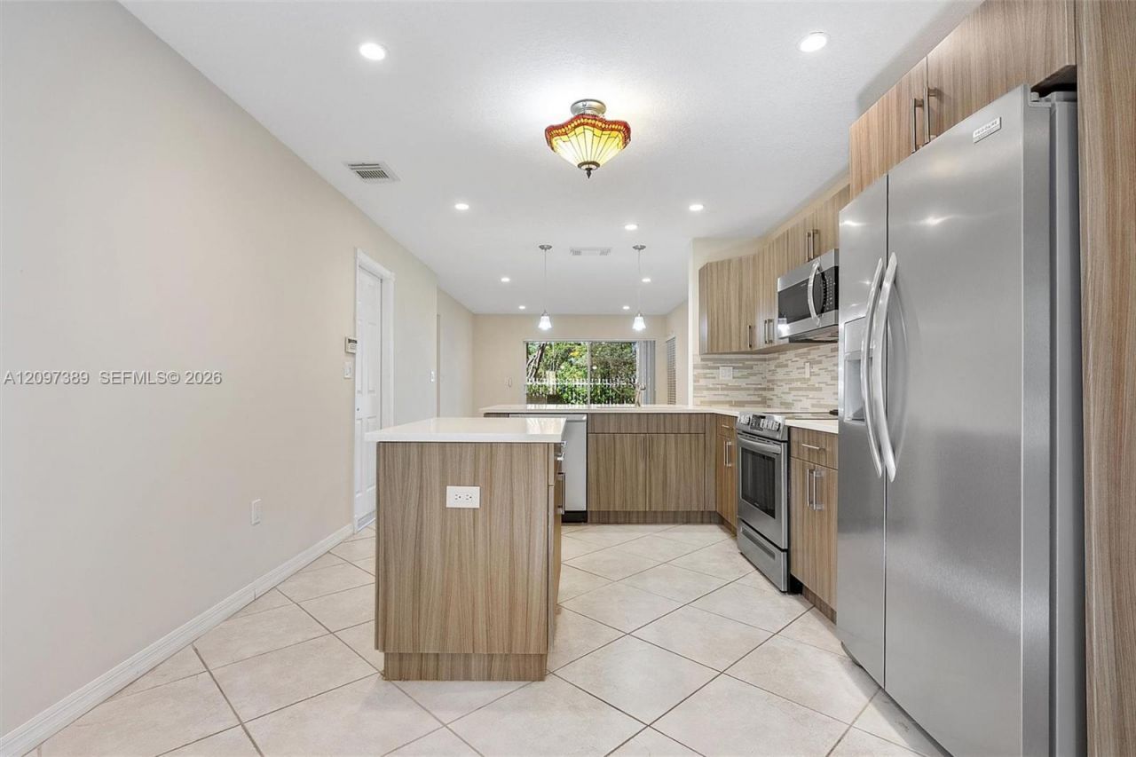 1960 Sweetbay Way, Hollywood, FL 33019 Photo