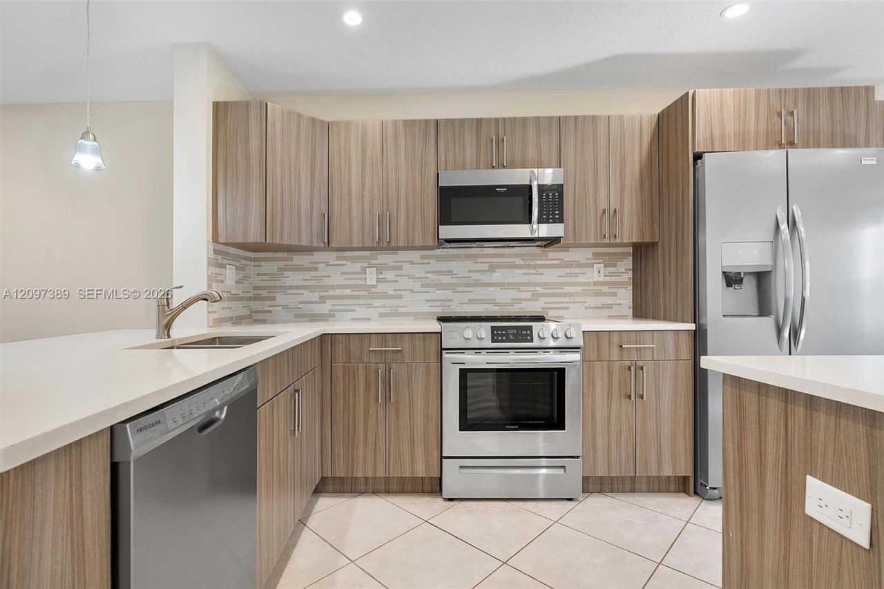 1960 Sweetbay Way, Hollywood, FL 33019 Photo