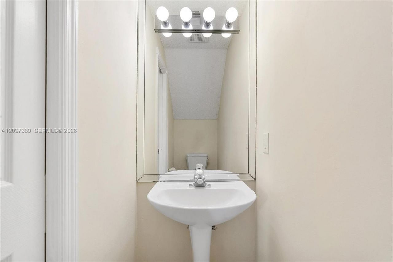 1960 Sweetbay Way, Hollywood, FL 33019 Photo