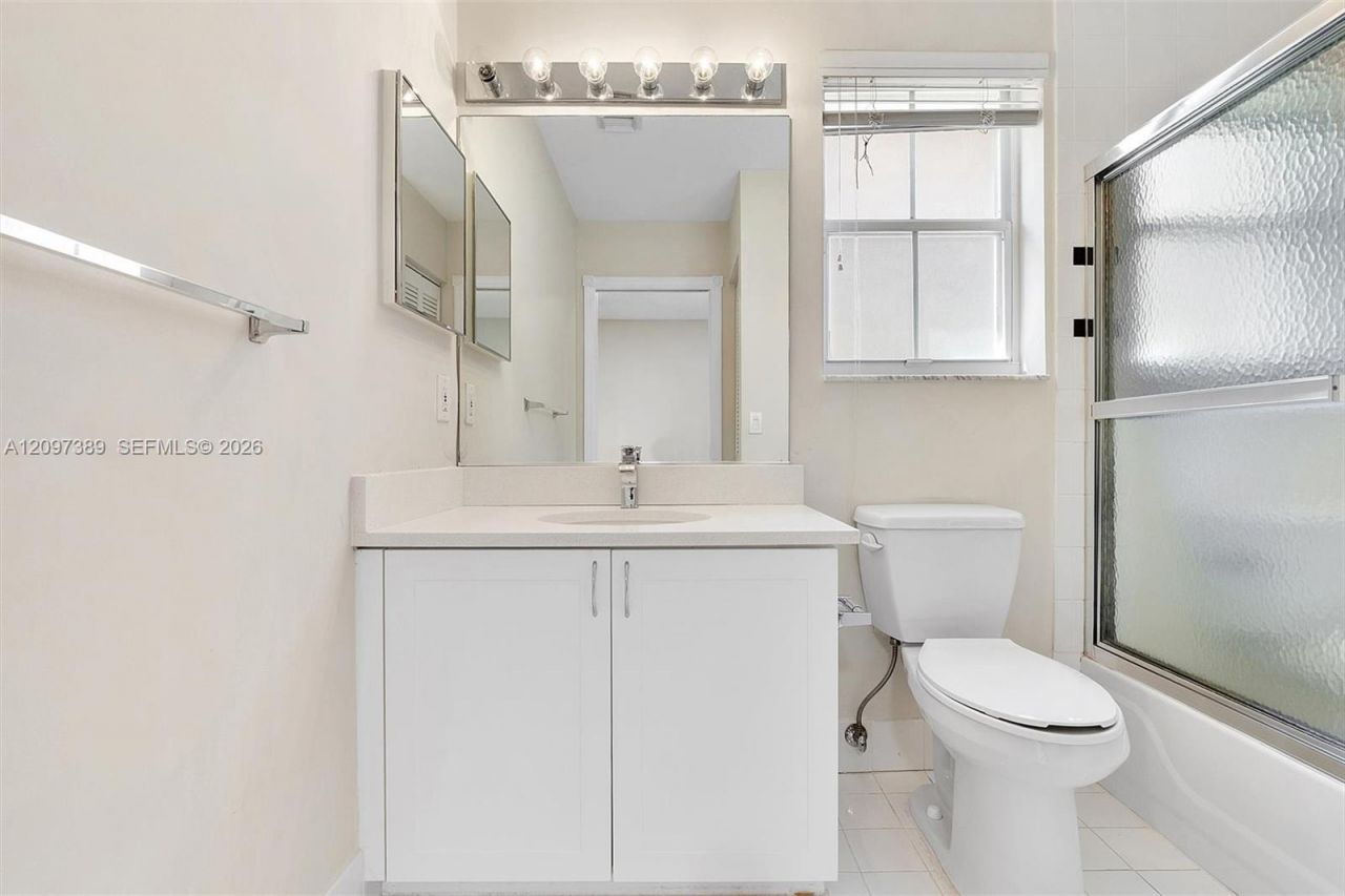 1960 Sweetbay Way, Hollywood, FL 33019 Photo