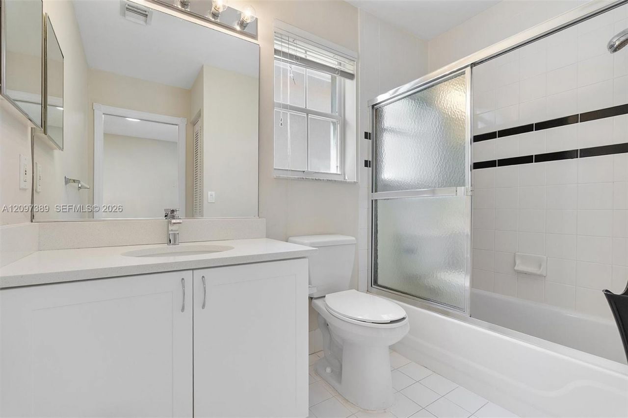 1960 Sweetbay Way, Hollywood, FL 33019 Photo