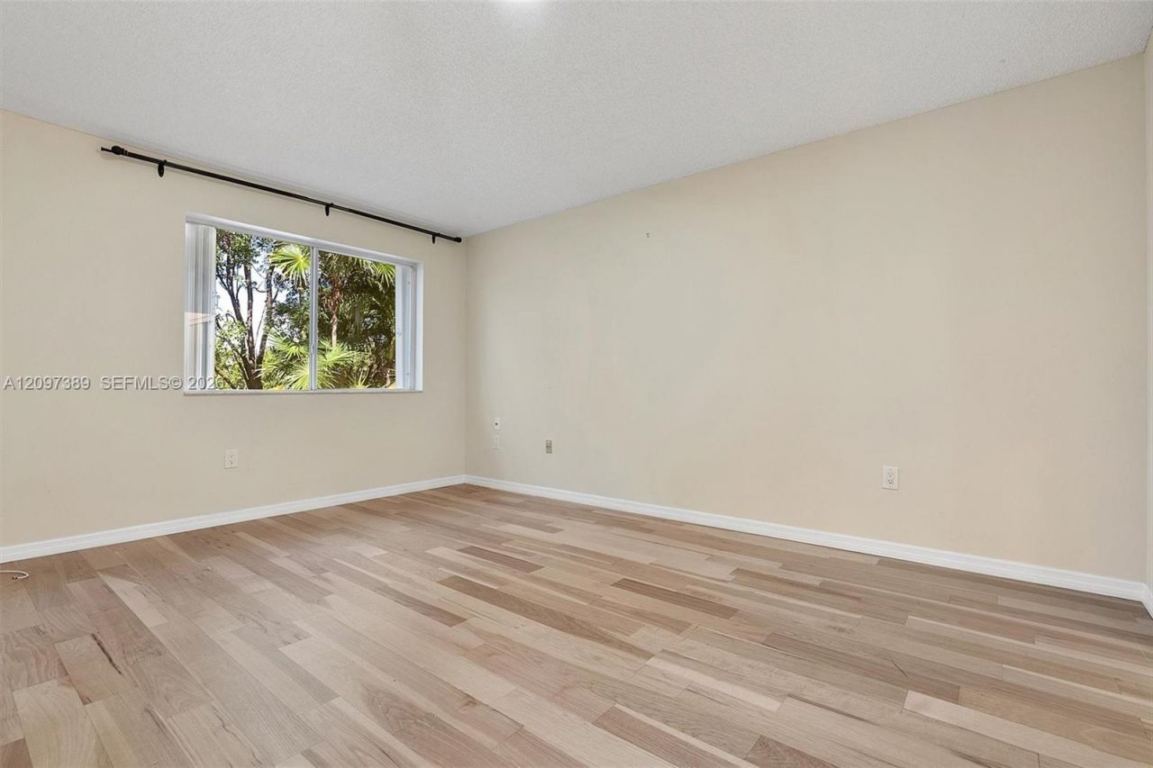 1960 Sweetbay Way, Hollywood, FL 33019 Photo