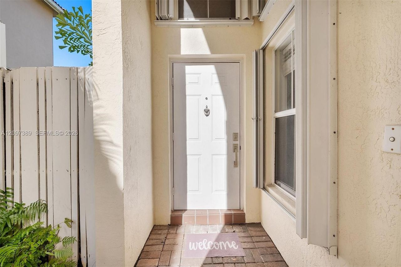1960 Sweetbay Way, Hollywood, FL 33019 Photo