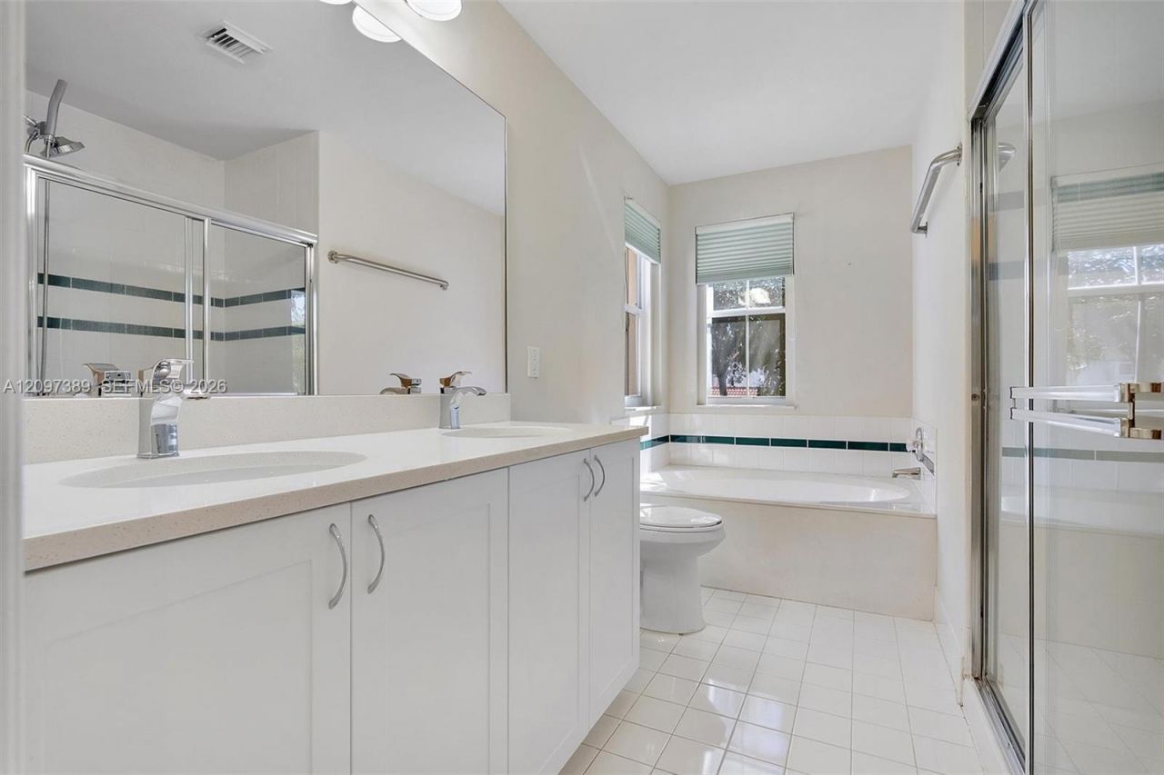 1960 Sweetbay Way, Hollywood, FL 33019 Photo