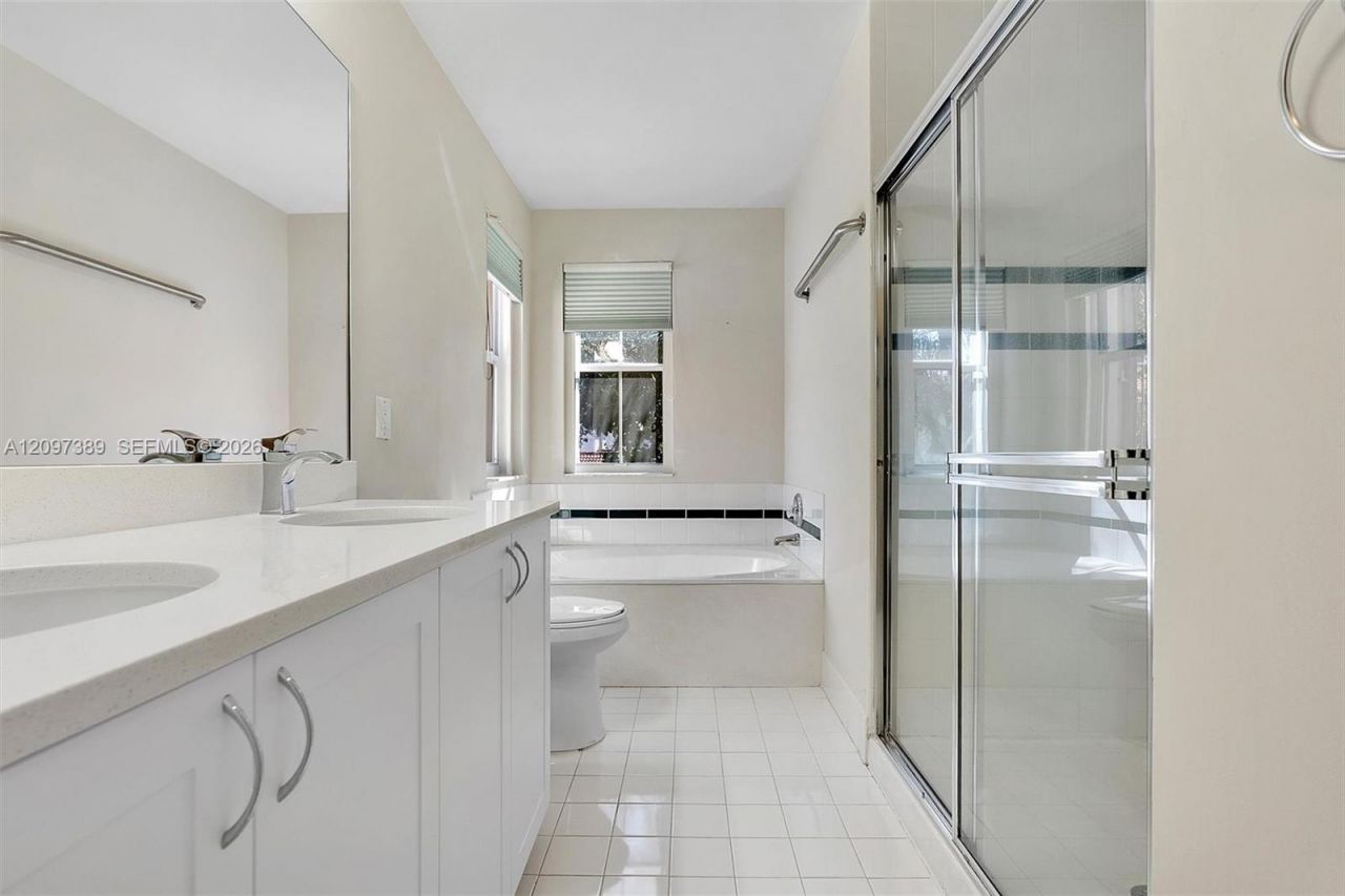 1960 Sweetbay Way, Hollywood, FL 33019 Photo