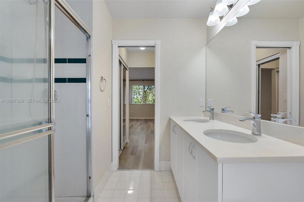 1960 Sweetbay Way, Hollywood, FL 33019 Photo
