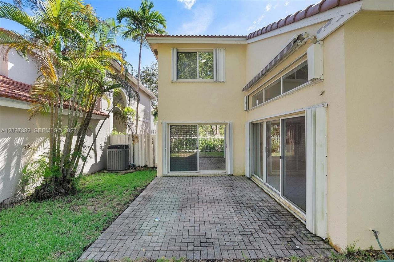 1960 Sweetbay Way, Hollywood, FL 33019 Photo