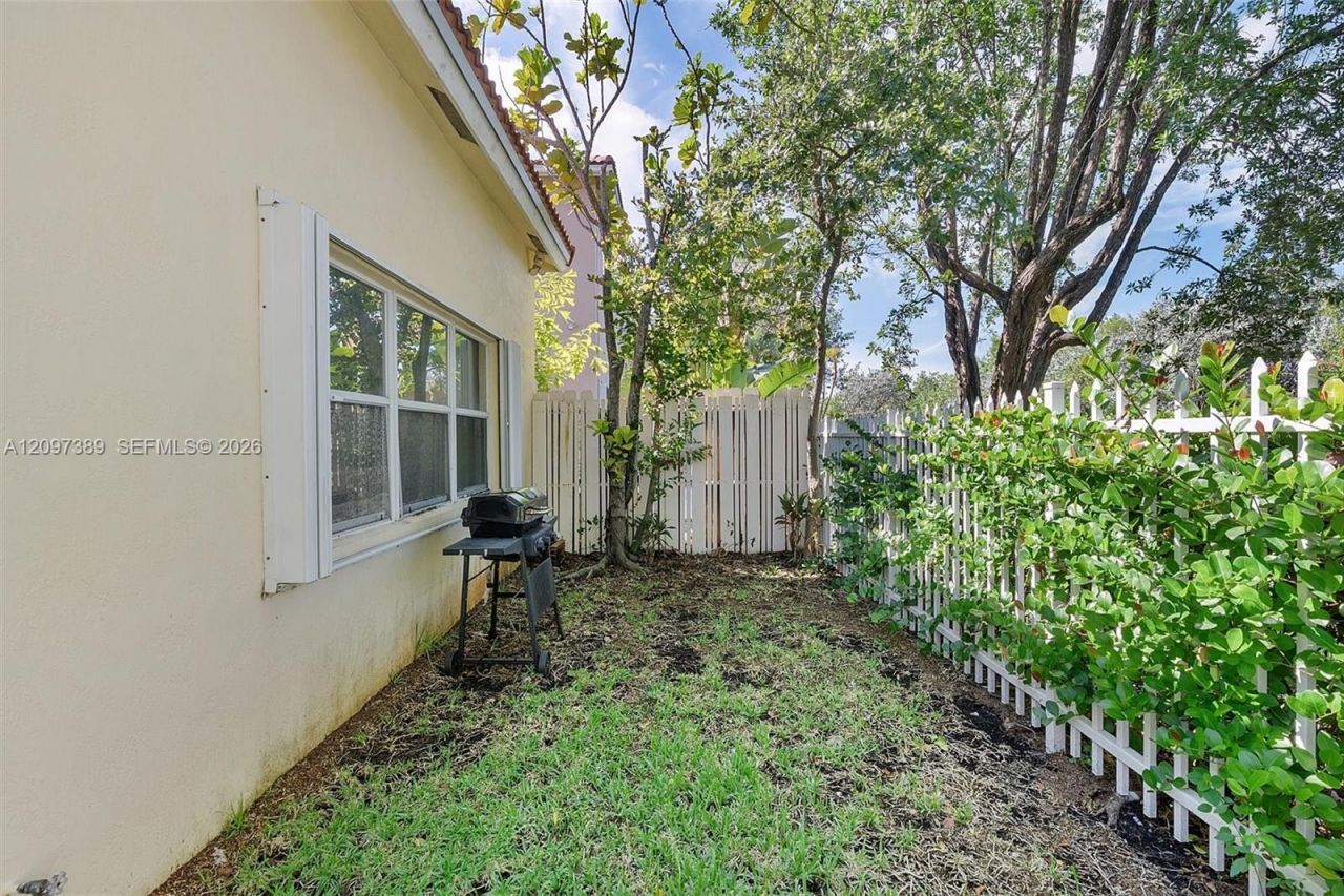 1960 Sweetbay Way, Hollywood, FL 33019 Photo