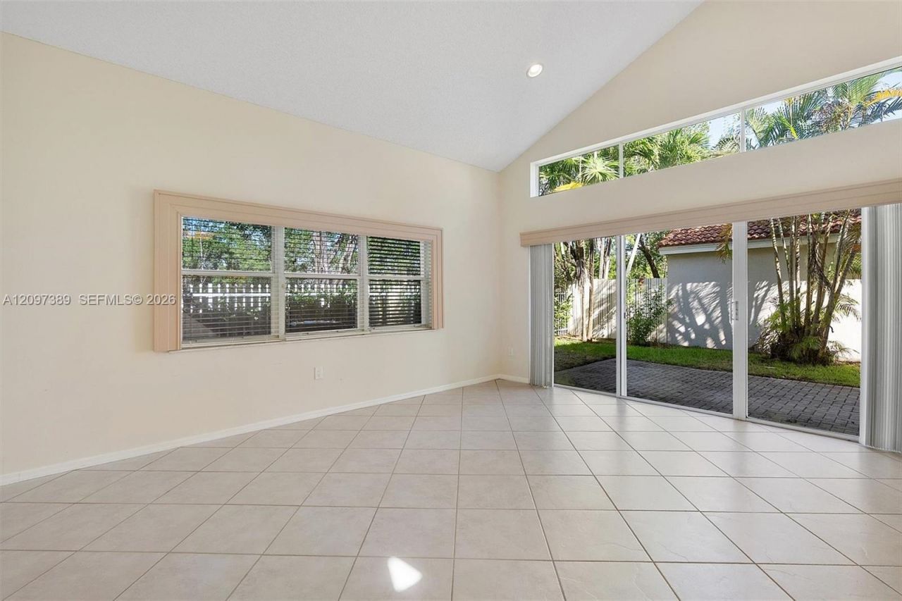 1960 Sweetbay Way, Hollywood, FL 33019 Photo
