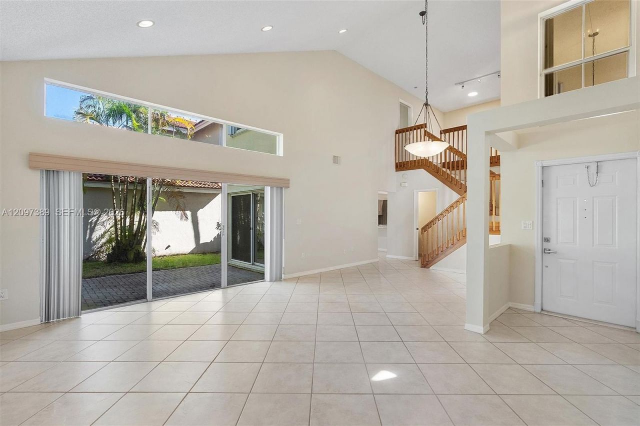 1960 Sweetbay Way, Hollywood, FL 33019 Photo