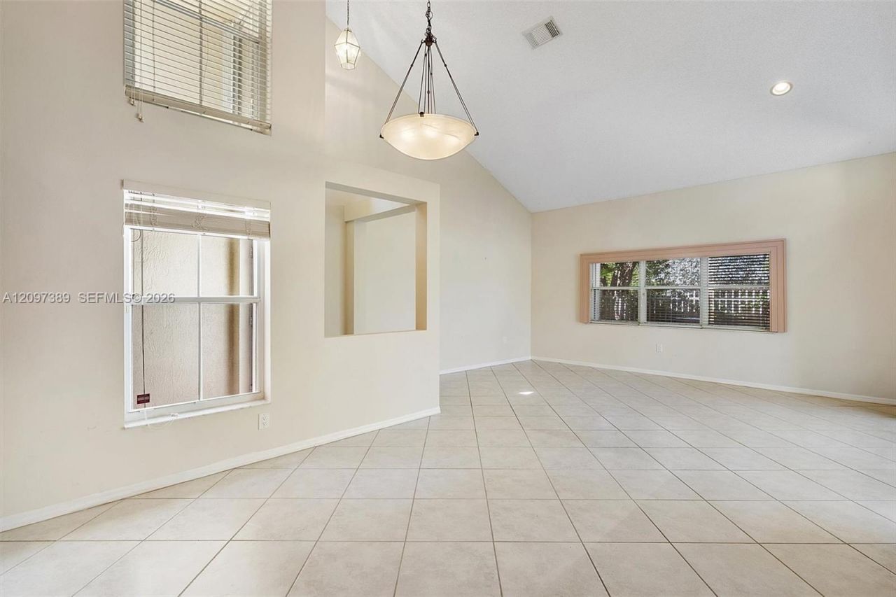 1960 Sweetbay Way, Hollywood, FL 33019 Photo