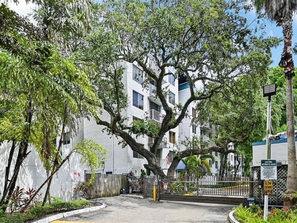 1740 NW N River Dr , Unit 614, Miami, FL 33125