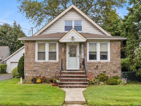 388 S 2nd Street , Lindenhurst, NY 11757