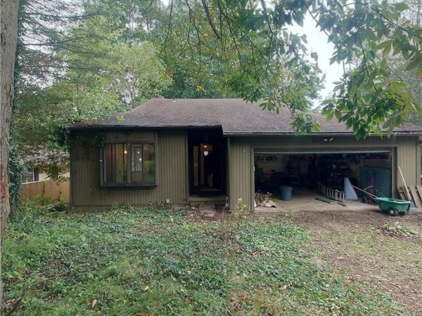 6407 Woodmoor Avenue NW, Canton, OH 44718