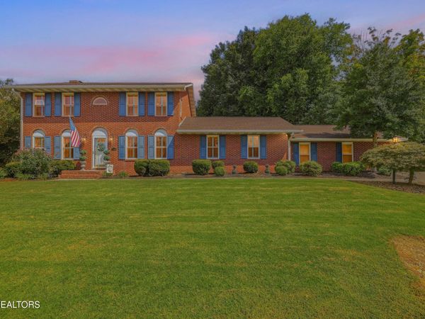 1118 Mountain Breeze Court, Maryville, TN 37803