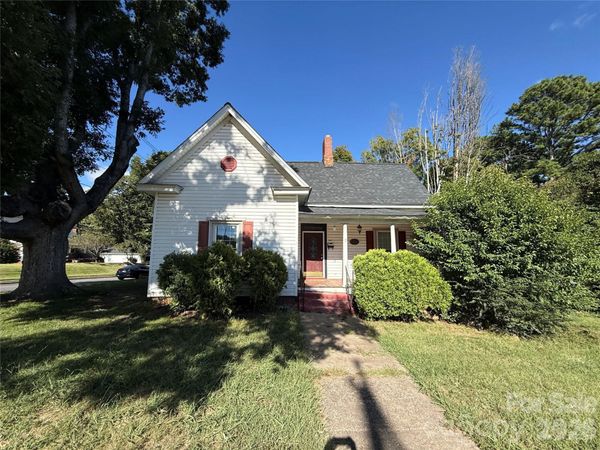 261 W Iredell Avenue , Mooresville, NC 28115