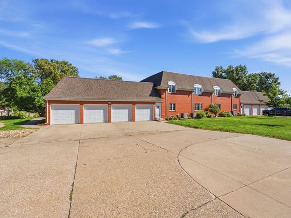 2902 TERMINI, UNIT 104, Muscatine, IA 52761