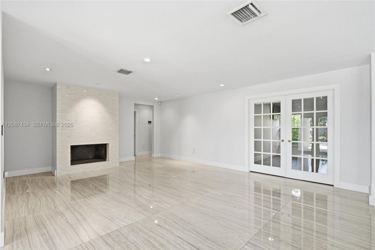 3360 NE 165th St, North Miami Beach, FL 33160 Photo