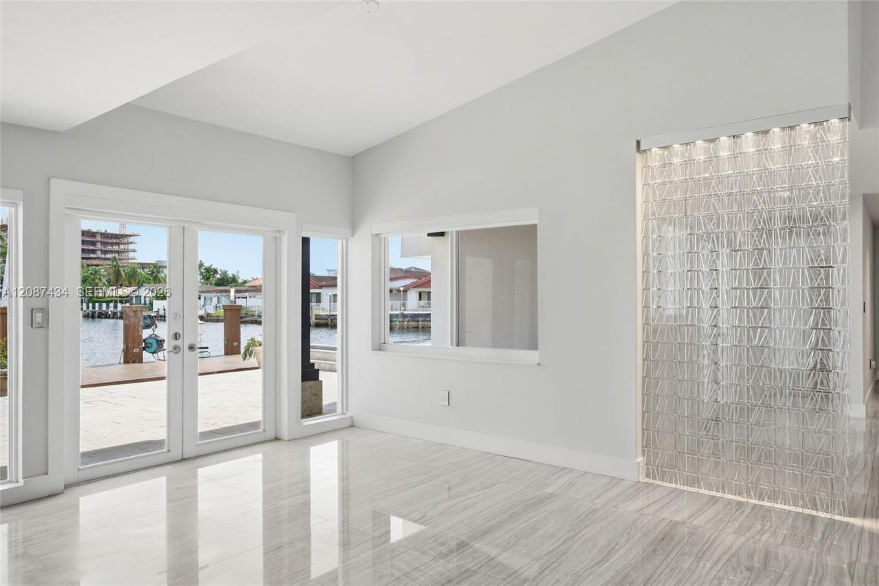 3360 NE 165th St, North Miami Beach, FL 33160 Photo