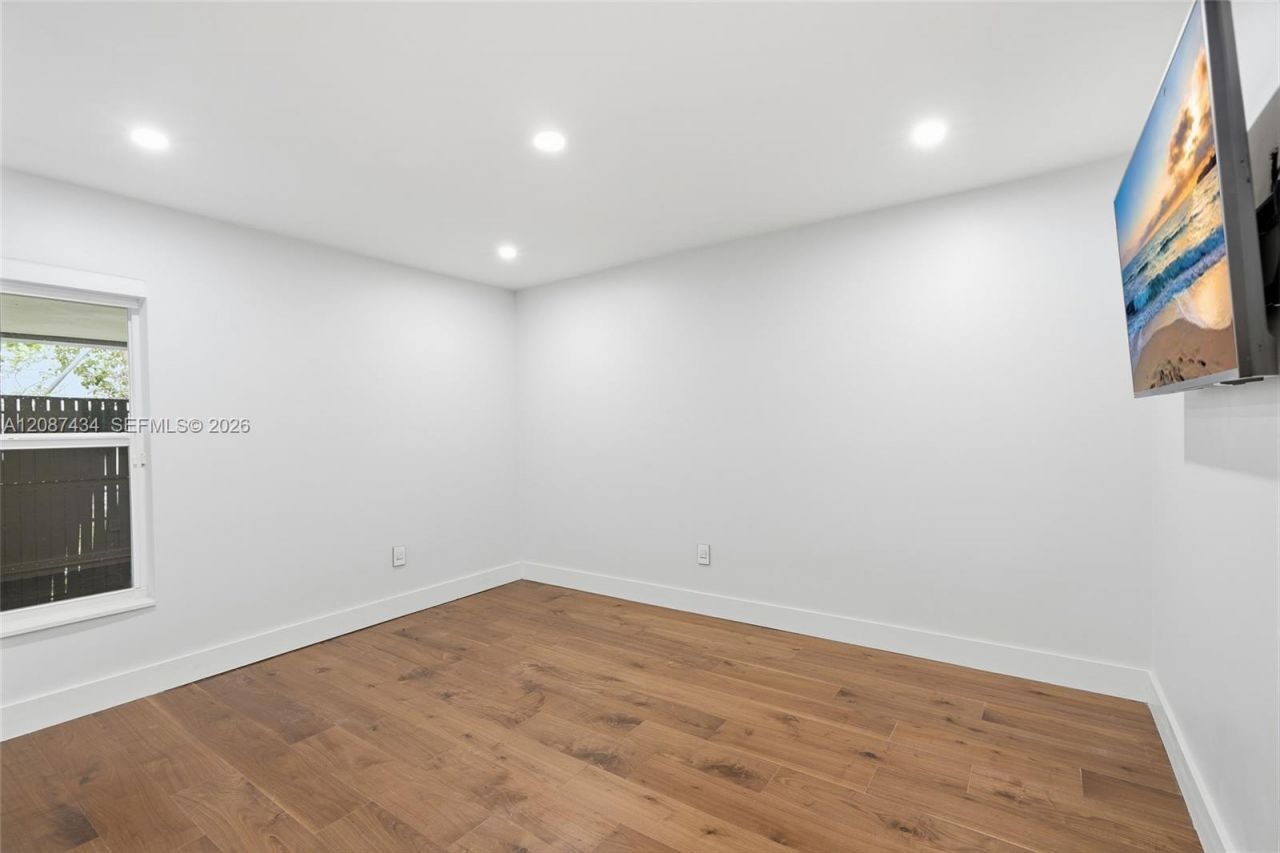3360 NE 165th St, North Miami Beach, FL 33160 Photo
