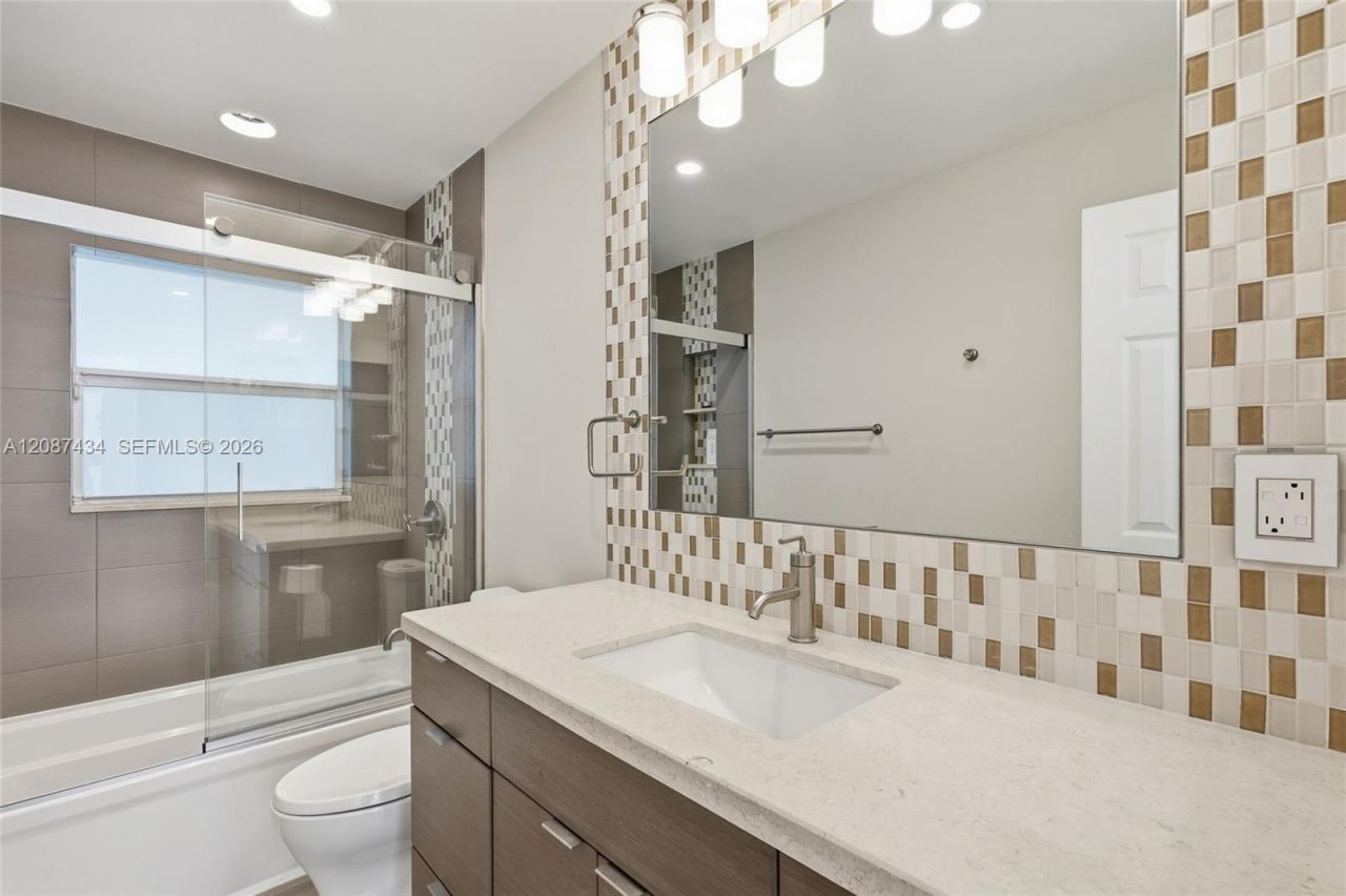 3360 NE 165th St, North Miami Beach, FL 33160 Photo