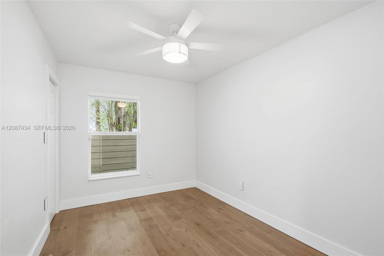 3360 NE 165th St, North Miami Beach, FL 33160 Photo