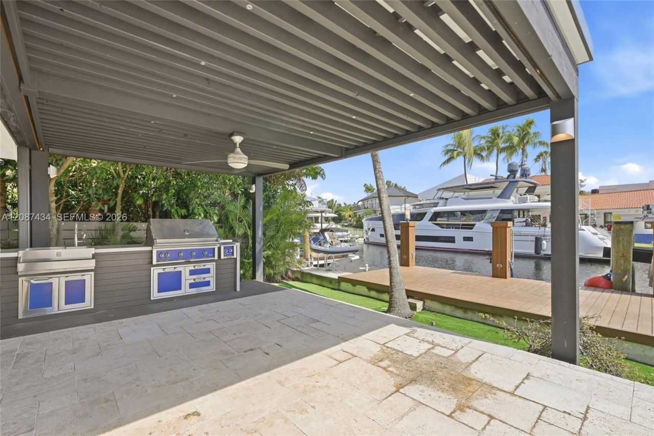 3360 NE 165th St, North Miami Beach, FL 33160 Photo