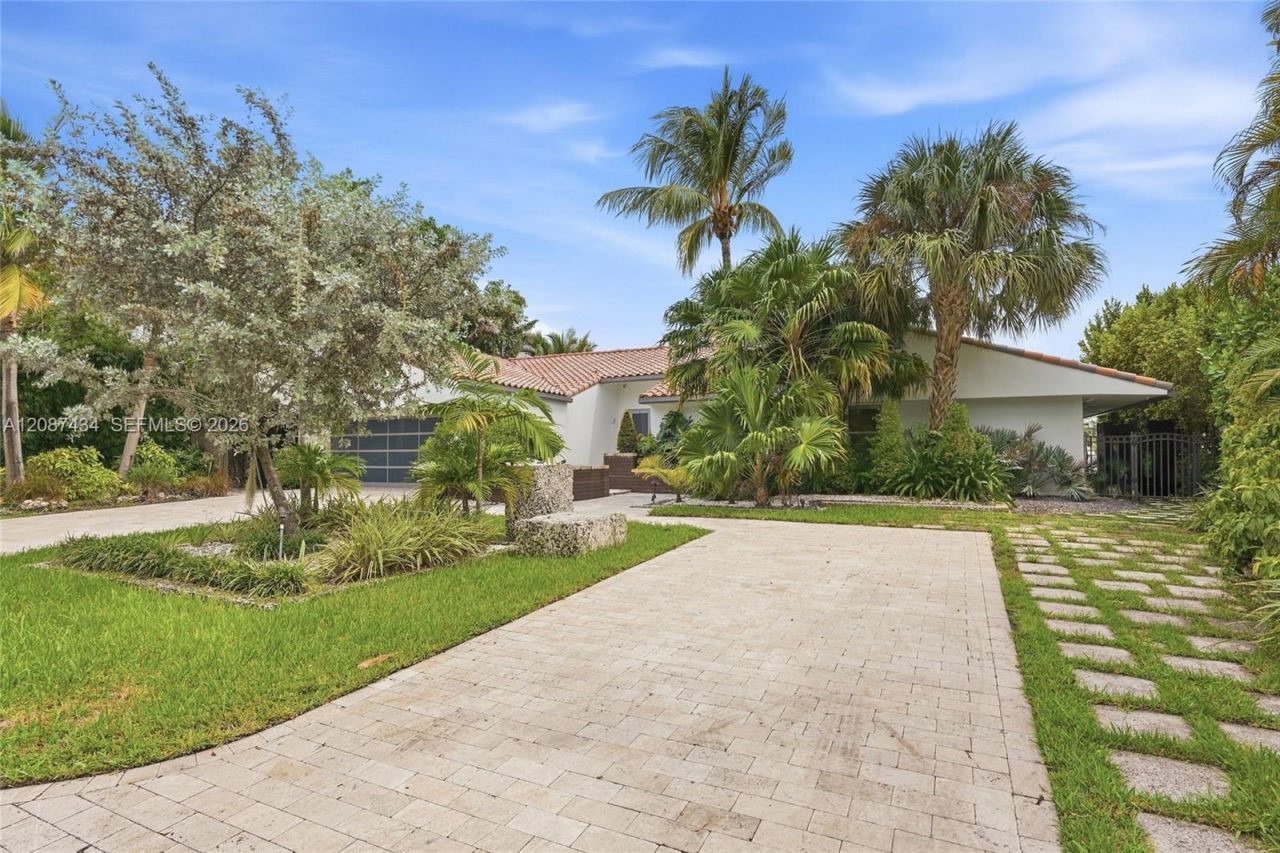 3360 NE 165th St, North Miami Beach, FL 33160 Photo