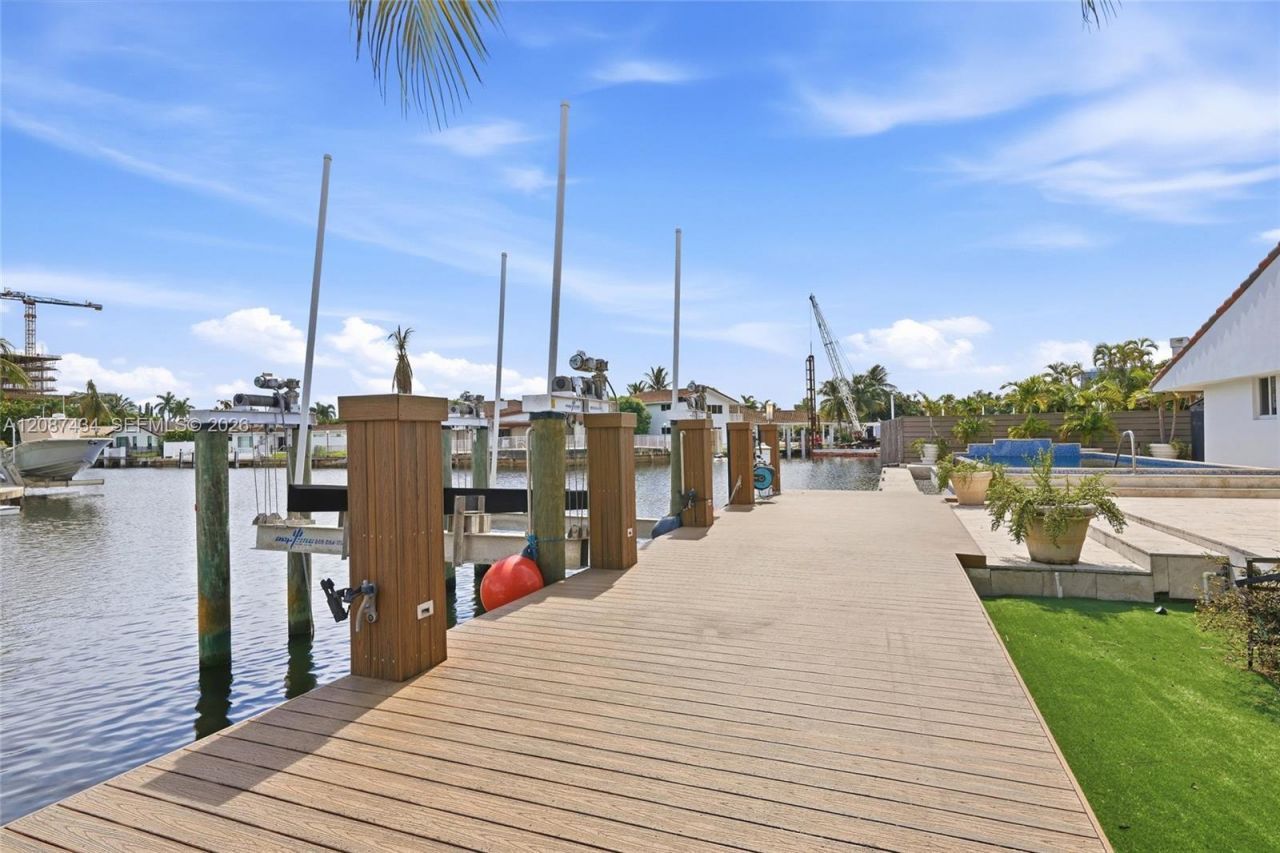 3360 NE 165th St, North Miami Beach, FL 33160 Photo