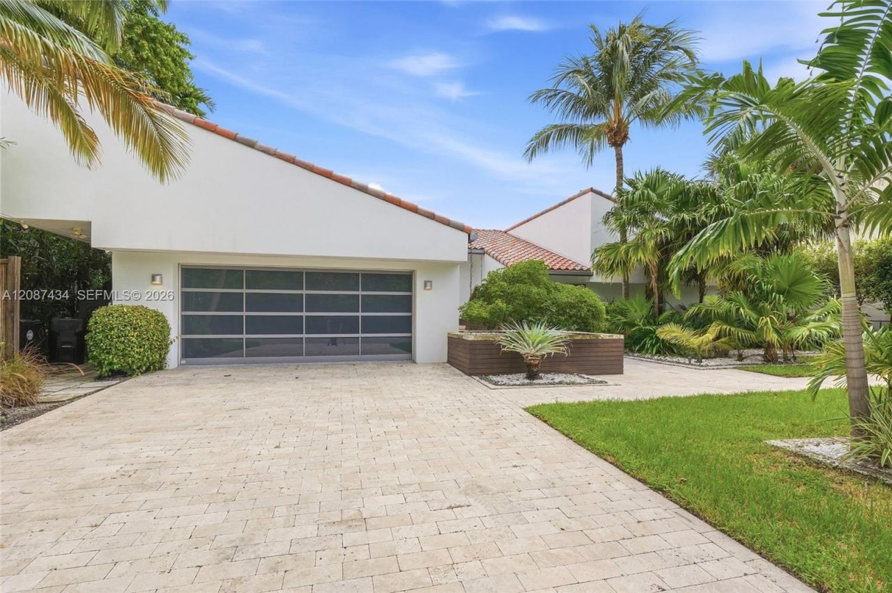 3360 NE 165th St, North Miami Beach, FL 33160 Photo