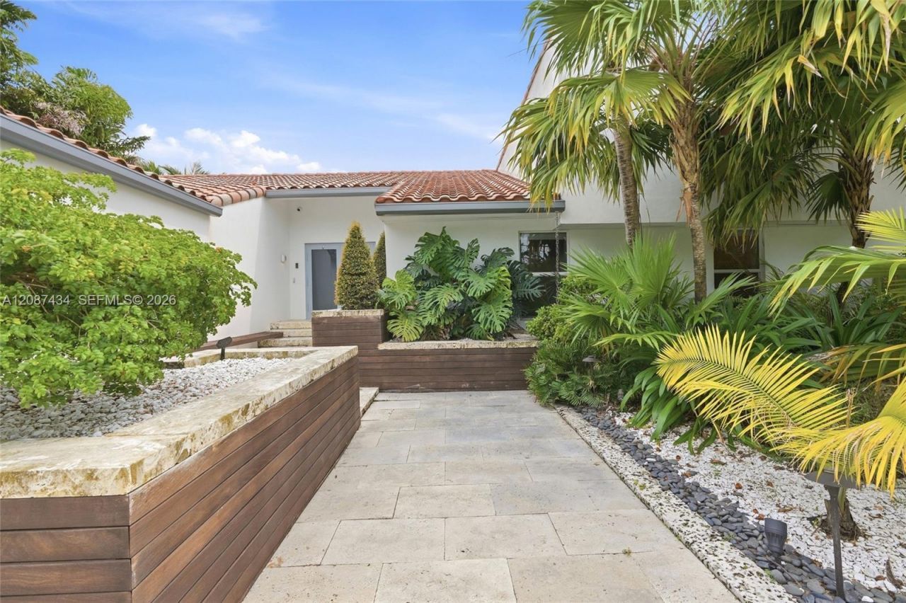 3360 NE 165th St, North Miami Beach, FL 33160 Photo