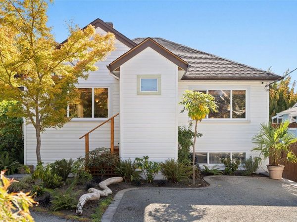 3015 Earl Grey St , Saanich, BC V9B 1L1