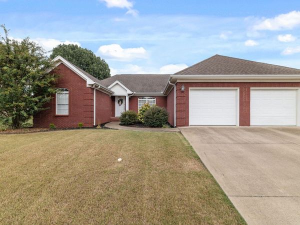 124 Windsor Dr, Muscle Shoals, AL 35661