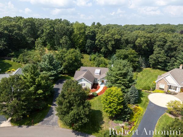 2025 Pine Nook Court NE, Grand Rapids, MI 49525
