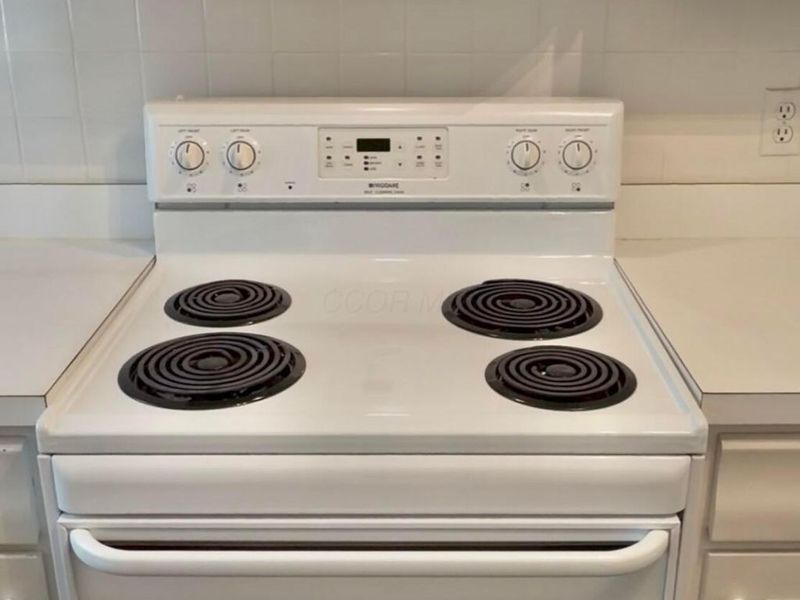 5335 Yorkshire Village Lane, Unit C29, Columbus, OH 43232 Photo 10