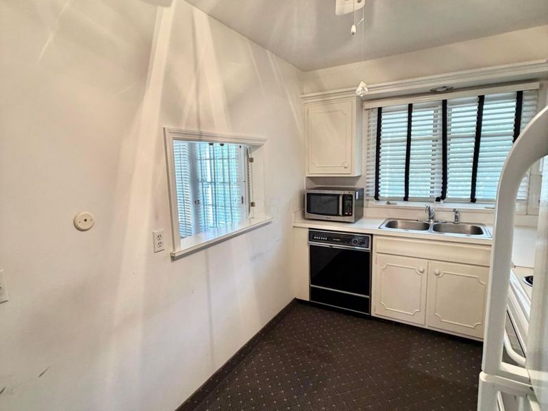 5335 Yorkshire Village Lane, Unit C29, Columbus, OH 43232 Photo 11