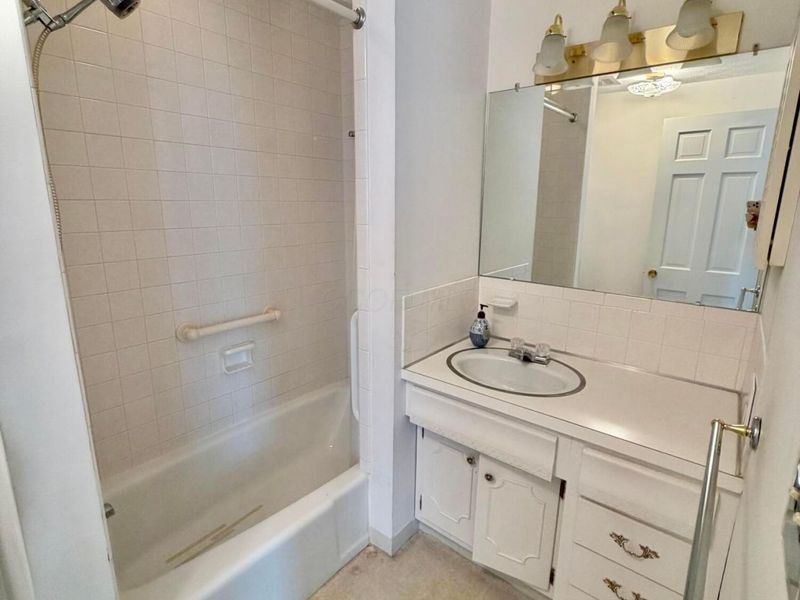 5335 Yorkshire Village Lane, Unit C29, Columbus, OH 43232 Photo 21
