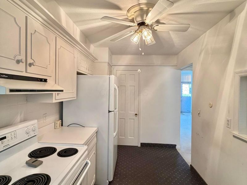 5335 Yorkshire Village Lane, Unit C29, Columbus, OH 43232 Photo 9