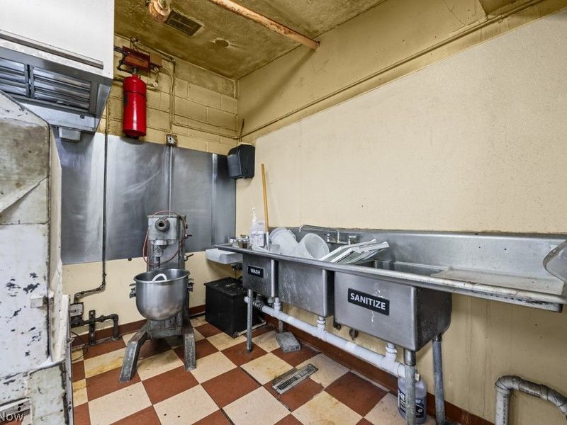 990 W State Street, Salem, OH 44460 Photo 17